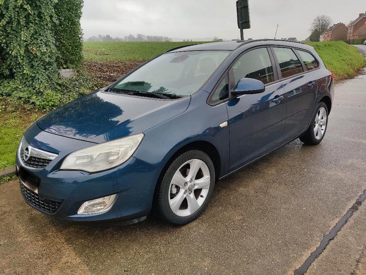 Opel Astra Sports Tourer break 1.6 benzine, Auto's, Opel, Particulier, Astra, Airbags, Airconditioning, Centrale vergrendeling