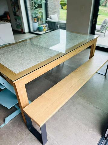 Eettafel eik massief met inlegwerk + zitbank en stoelen beschikbaar voor biedingen
