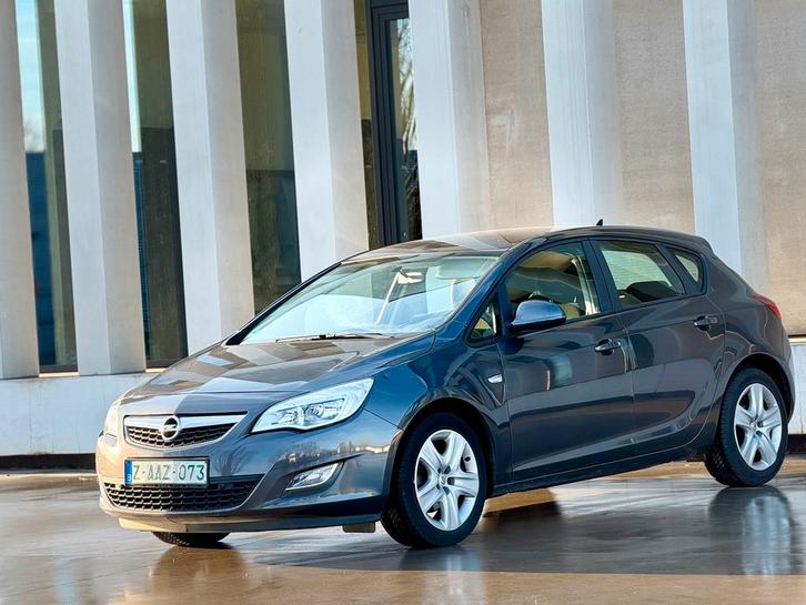Opel Astra Benzine - 140000km 2010 met kurring, Auto's, Opel, Bedrijf, Astra, Benzine, Euro 5, 5 deurs, Ophalen