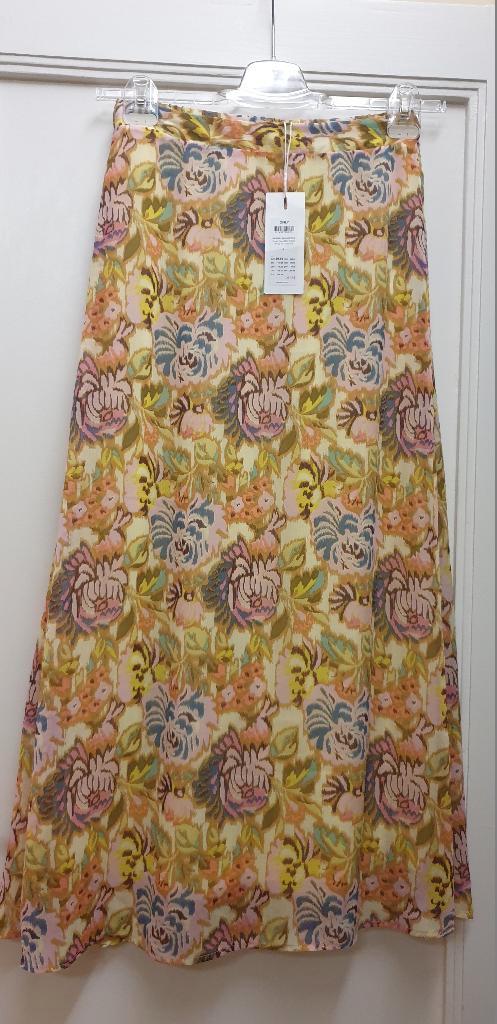 Article NEUF : Jupe Only - Taille S, Vêtements | Femmes, Jupes, Neuf, Taille 36 (S), Autres couleurs, Sous le genou, Enlèvement ou Envoi