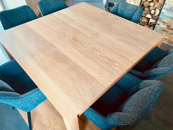 Table carrée 6-8 pers chêne massif beschikbaar voor biedingen