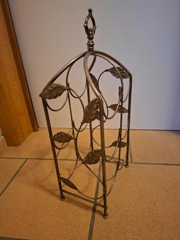 1 antieke metalen flessenhouder, Huis en Inrichting, Woonaccessoires | Wijnrekken, Ophalen, Gebruikt, Metaal