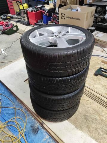 MOMO Win Pro 17" 5x114.3 ET40 velgen met winterbanden Barum  beschikbaar voor biedingen