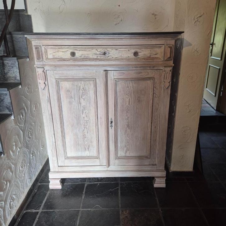 armoire à linge blanchie à la chaux, Maison & Meubles, Armoires | Autre, Enlèvement