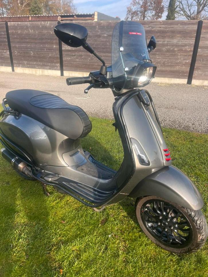 Vespa Sprint B klasse grijs, Fietsen en Brommers, Scooters | Vespa, Zo goed als nieuw, Vespa S, Klasse B (45 km/u), Benzine, Ophalen