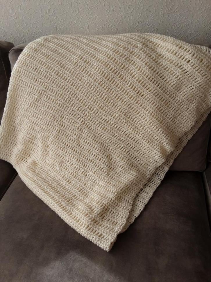 Plaid gehaakt  ! HANDWERK, Huis en Inrichting, Woonaccessoires | Plaids en Woondekens, Zo goed als nieuw, Ophalen