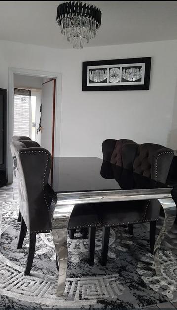 Eettafel+4 stoelen TEGEN ELK AANNEMELIJK BOD  beschikbaar voor biedingen