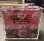 Fusion strike booster box in acrylic case, Hobby en Vrije tijd, Ophalen, Zo goed als nieuw, Booster