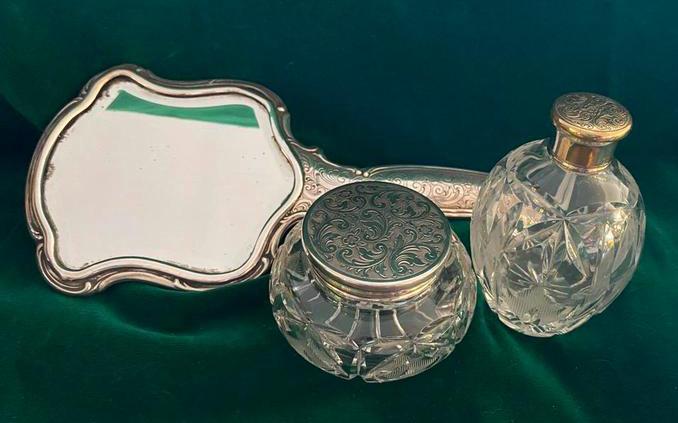Antiek toiletset spiegel in zilver (.835) kristallen potten, Antiek en Kunst, Antiek | Zilver en Goud, Zilver, Ophalen of Verzenden