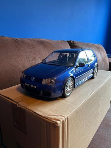Golf 4 r32 schaalmodel beschikbaar voor biedingen