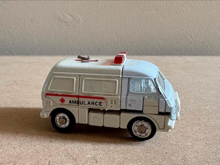 TRANSFORMERS  gobots  ambulance 1983, Verzamelen, Transformers, Gebruikt, G1, Autobots, Verzenden