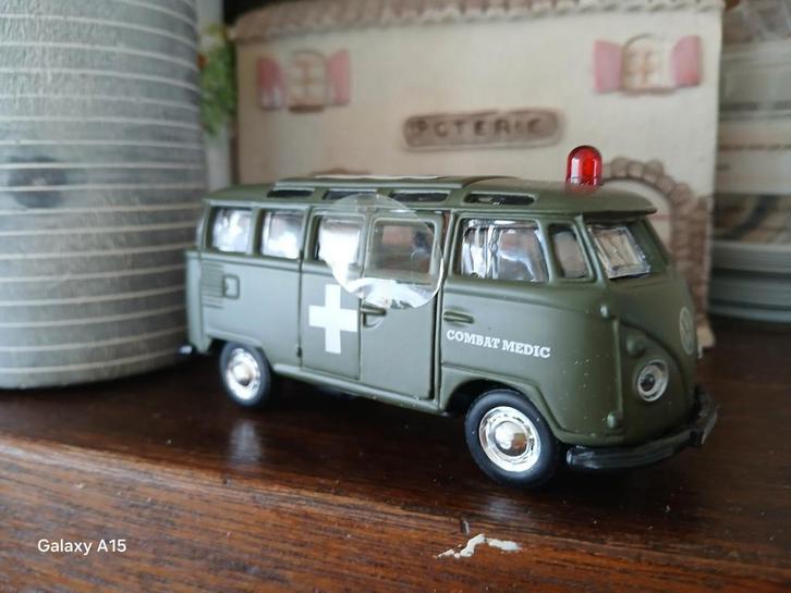 Volkswagen Transporter leger ambulance kaki, Hobby en Vrije tijd, Modelauto's | 1:43, Nieuw, Bus of Vrachtwagen, Overige merken