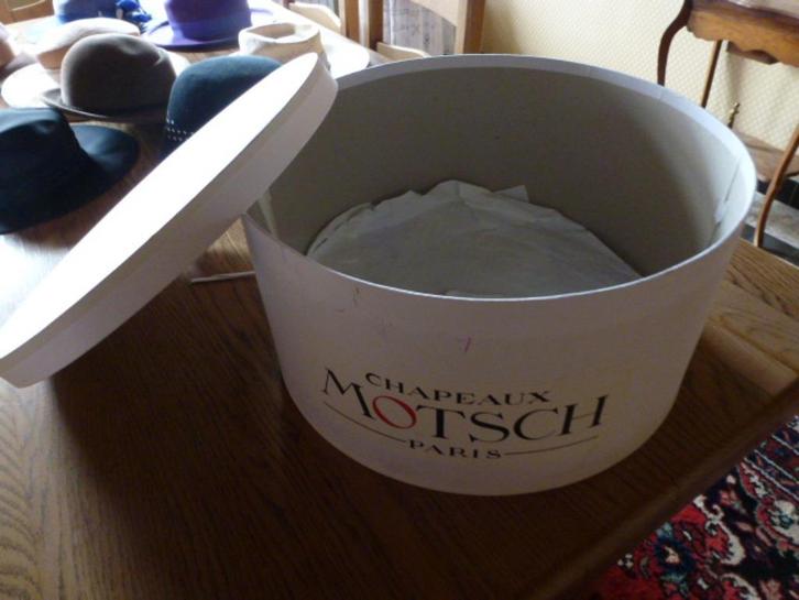 Hoeden en hoedendoos., Kleding | Heren, Hoeden en Petten, Zo goed als nieuw, Hoed, Ophalen of Verzenden