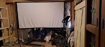 Projector doek zo goed als nieuw prijs bespreekbaar  beschikbaar voor biedingen