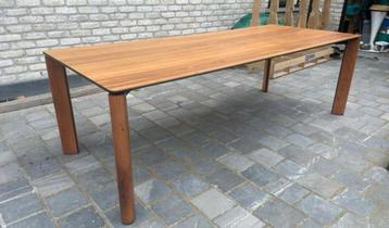 Table en placage de noyer 