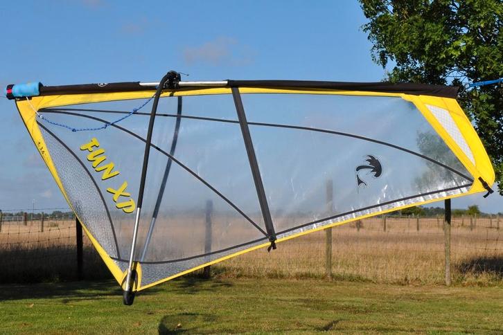 Harnais Tiki 3.6m2 pour enfants, Sports nautiques & Bateaux, Planche à voile, Utilisé, Ensemble complet, Avec sac de transport