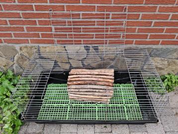 Binnenkooi met framebodem beschikbaar voor biedingen