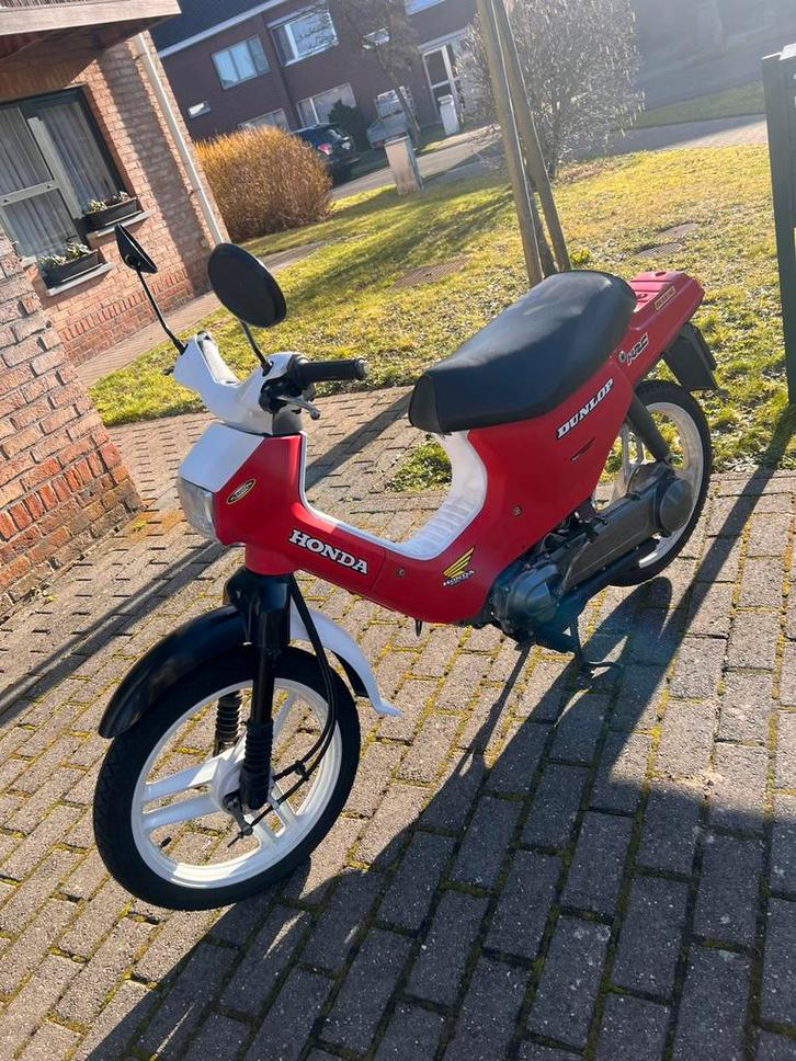 Honda Wallaroo b klasse in goede staat met alle papieren, Fietsen en Brommers, Brommers | Honda, Zo goed als nieuw, Ophalen