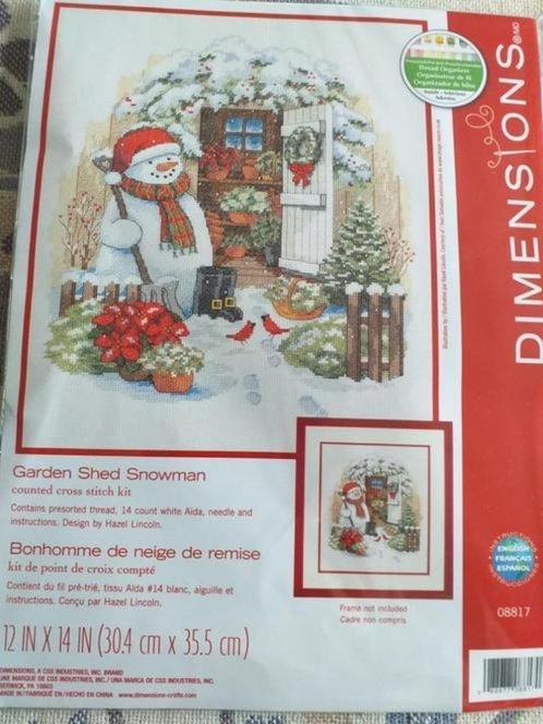 Borduurpakket Garden Shed Snowman van Dimensions, Hobby en Vrije tijd, Borduren en Borduurmachines, Nieuw, Borduurpakket, Verzenden