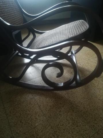  Vintage Thonet-style- Sierlijke schommelstoel  beschikbaar voor biedingen