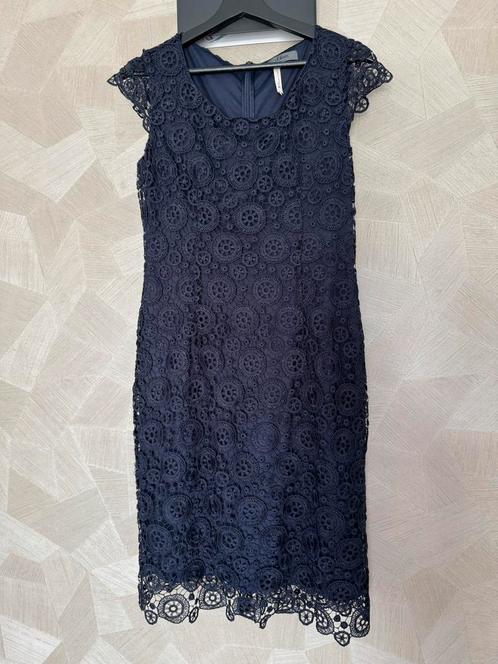 Elegante donkerblauwe kanten jurk van s.Oliver maat D38/FR40, Kleding | Dames, Jurken, Zo goed als nieuw, Maat 38/40 (M), Blauw