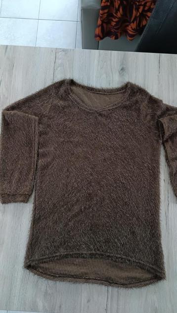 Bruine trui met ronde hals maat M beschikbaar voor biedingen
