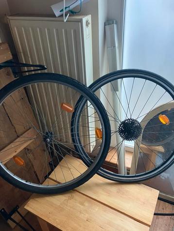 Voor en Achterwiel voor Stadsfiets beschikbaar voor biedingen