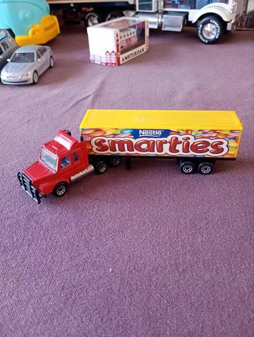 Scania met reklame Smarties beschikbaar voor biedingen