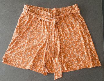 Te koop: NIEUW!!! Mooie brede, gebloemde short, L beschikbaar voor biedingen
