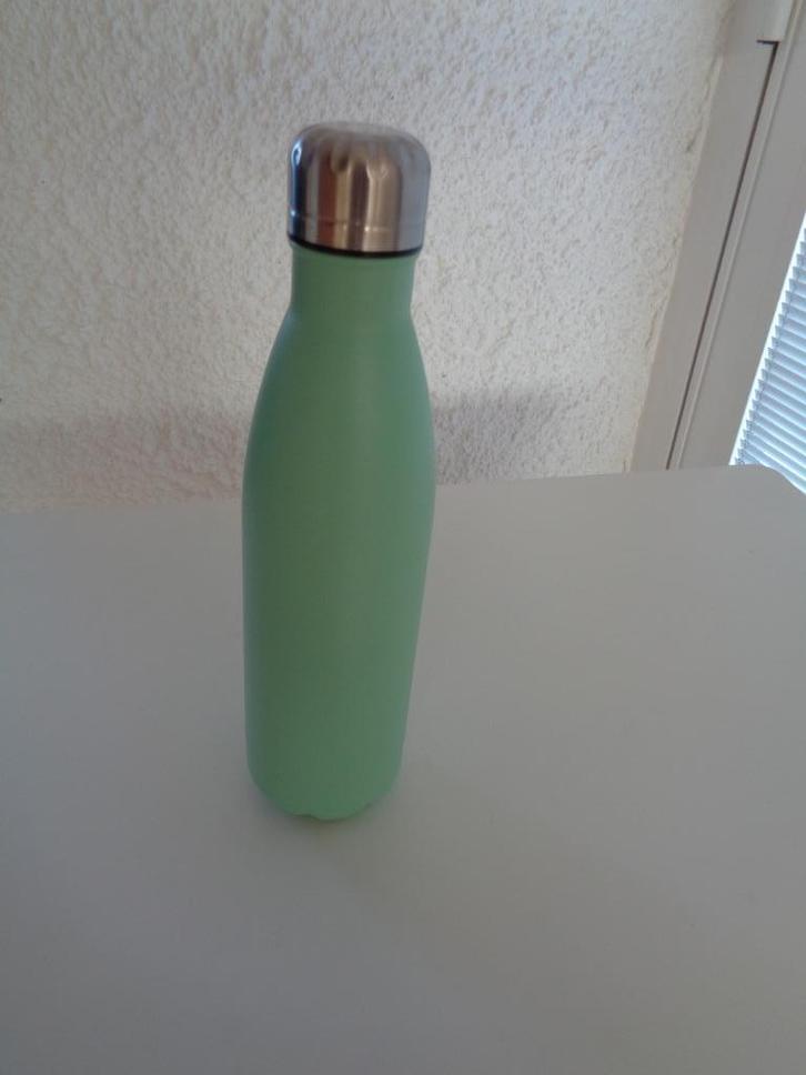 Bouteille isotherme 500ml Neuve, Sports & Fitness, Gourdes d'eau, Comme neuf, Enlèvement ou Envoi
