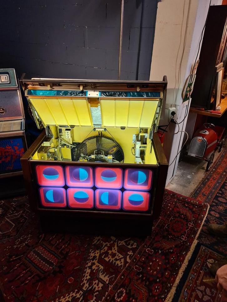 Rowe Ami R81 200 select Jukebox perfect werkend, Verzamelen, Automaten | Jukeboxen, Zo goed als nieuw, Ami, Ophalen