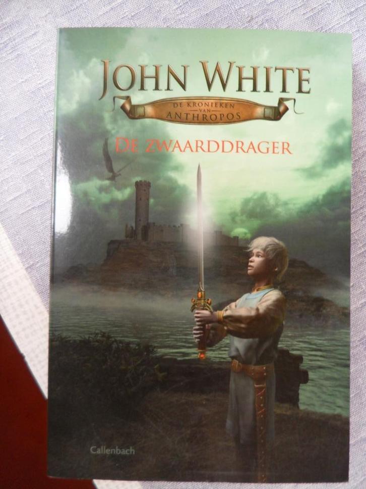 de zwaarddrager ( john white ) de kronieken van anthropos , Boeken, Fantasy, Zo goed als nieuw, Verzenden