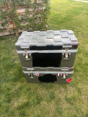Pvc poly resine koffers leger militaire military beschikbaar voor biedingen