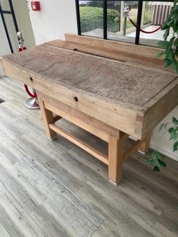 Oude Houten Slagerstafel – Robuust & Karaktervol beschikbaar voor biedingen