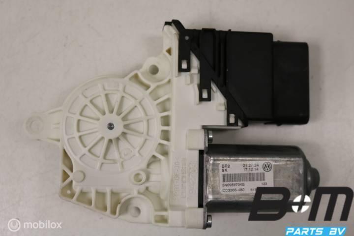 Raammotor RA (bijrijderskant) VW Tiguan 5N, Auto-onderdelen, Interieur en Bekleding, Gebruikt