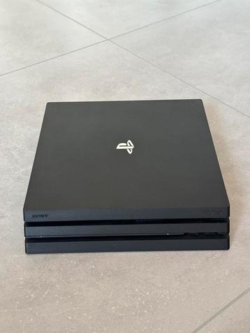 PS4 Pro 1TB + 2 Controllers + Oplaadstation | Perfecte Staat beschikbaar voor biedingen