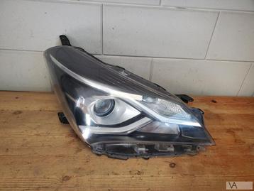 Toyota Yaris 2015 - 2020 koplamp rechts met lens €250 beschikbaar voor biedingen