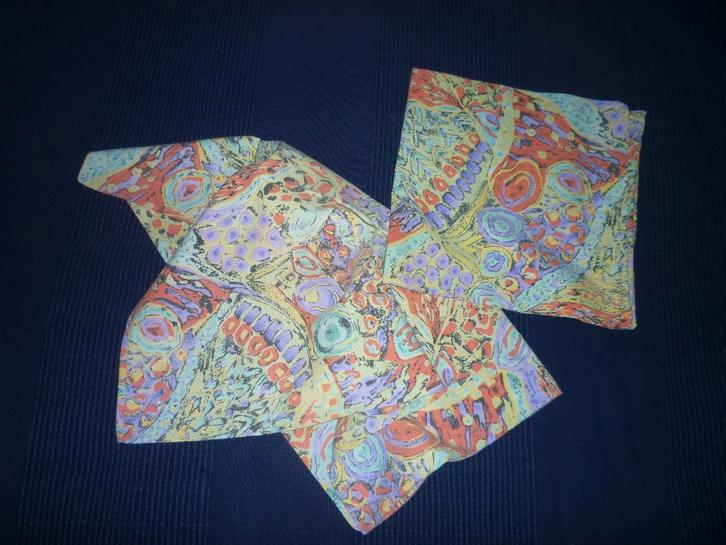 Deux taies d’oreiller 6060 cm – motif coloré, Maison & Meubles, Chambre à coucher | Linge de lit, Utilisé, Oreiller, Deux personnes