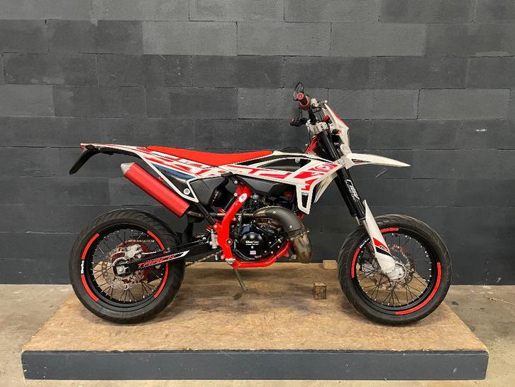 Beta RR 50 Motard Track 2022 Wit/Rood, 8828 km AM6, Fietsen en Brommers, Brommers | Puch, Gebruikt, Overige modellen, Klasse B (45 km/u)