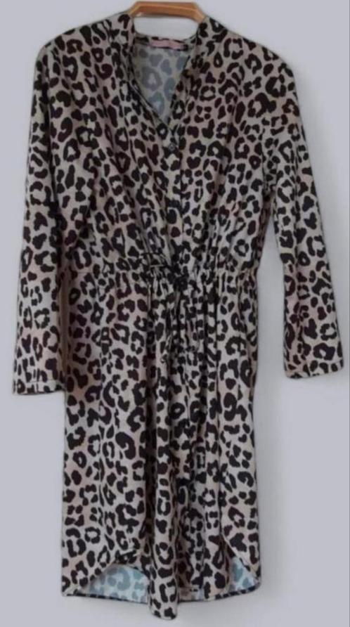 ✨️MUSTHAVES BIJ ELJA Grijze Jurk - Maat M - Super Staat✨️, Kleding | Dames, Jurken, Zo goed als nieuw, Maat 38/40 (M), Grijs, Knielengte