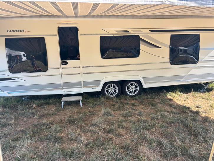 Caravane fendt 7 metre larimar, Caravans en Kamperen, Caravans, Particulier, tot en met 4, Rondzit, Fendt, 2 aparte bedden, 7 tot 8 meter