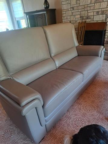 Grijs beige leren lederen salon compleet met 3 stuks. beschikbaar voor biedingen