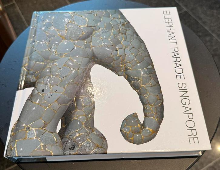 Prachtig boek Elephant Parade Singapore, Antiek en Kunst, Antiek | Boeken en Manuscripten, Ophalen of Verzenden
