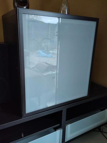 Zwarte Ikea kast met mat glazen deur beschikbaar voor biedingen