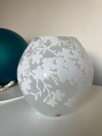 Ikea Knubbig Tafellamp Kersenbloesem, Huis en Inrichting, Lampen | Tafellampen, Ophalen, Gebruikt, Glas, Minder dan 50 cm