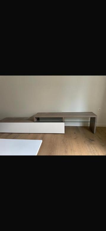 TV-meubel  beschikbaar voor biedingen