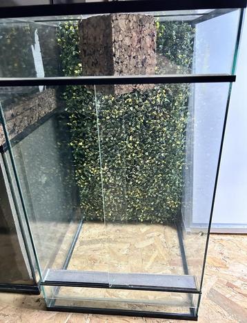 Glazen terrarium 100Hx50Bx51D beschikbaar voor biedingen