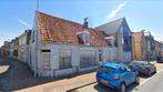 Te koop bouwgrond met af te breken woning te Alveringem Dorp, Hoekwoning, Alveringem, Provincie West-Vlaanderen, 200 tot 500 m²