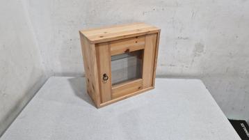 kleine wandvitrine van glas en hout, afmetingen 44 cm x 44 c beschikbaar voor biedingen