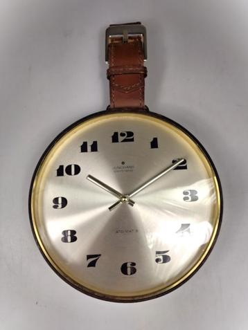 Vintage Junghans Electronic Ato-Mat S Wandklok met leren oph beschikbaar voor biedingen